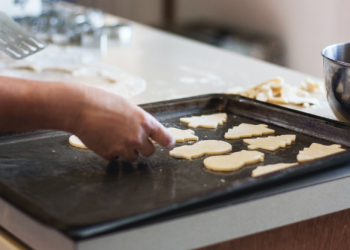 The Benefits of Investing in a Quality Baking and Roasting Tray for Your Bakery